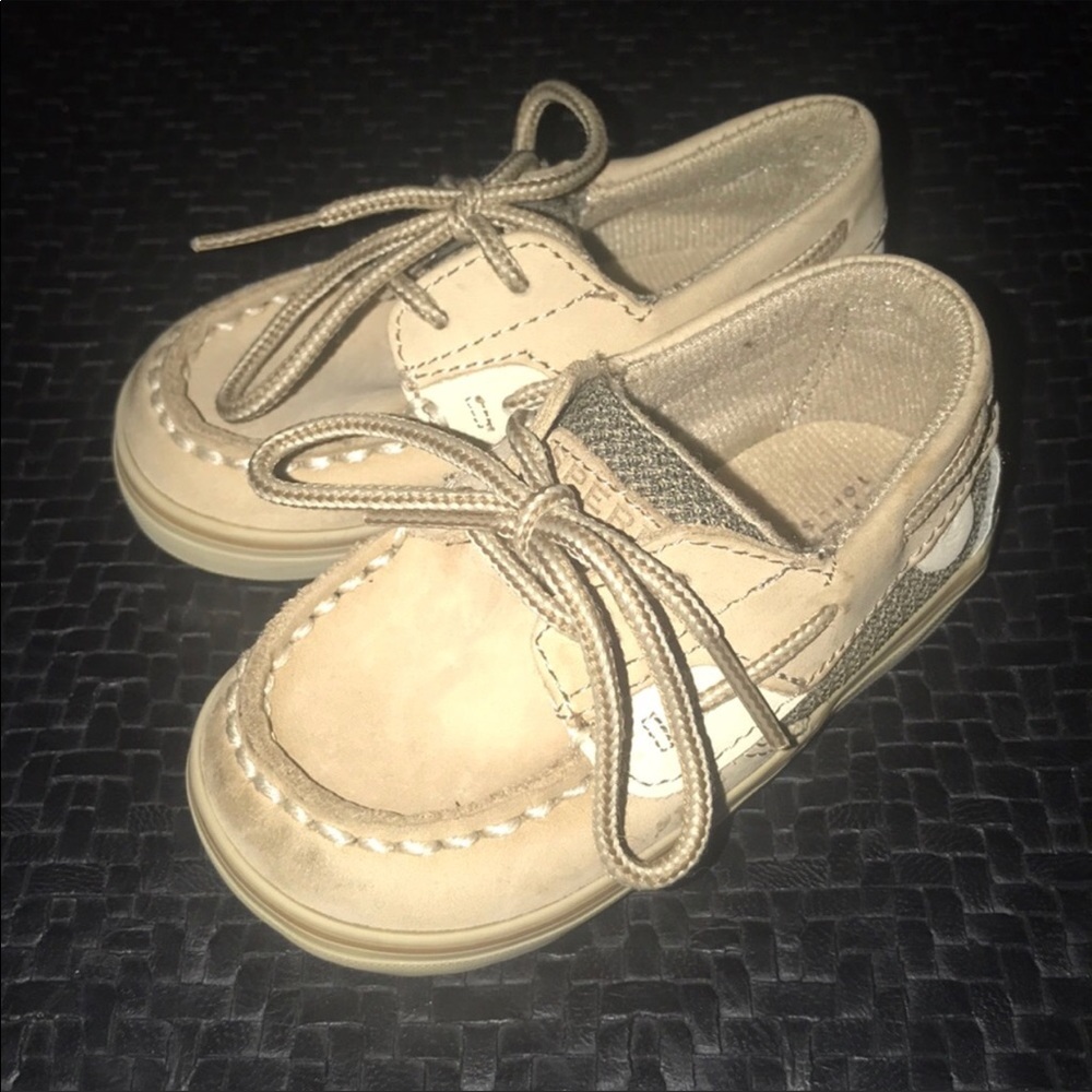 2 pairs of sperrys